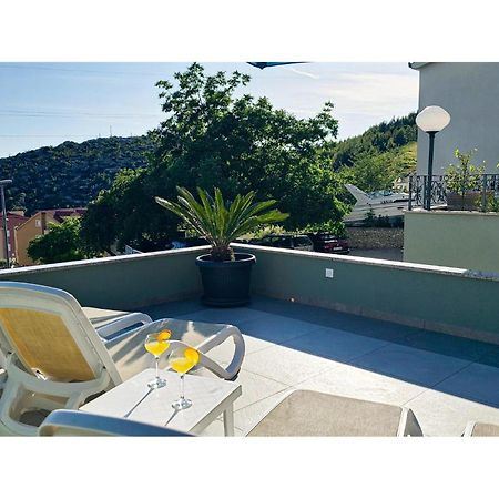 Amazing Apartment In Makarska With House Sea View Exterior photo