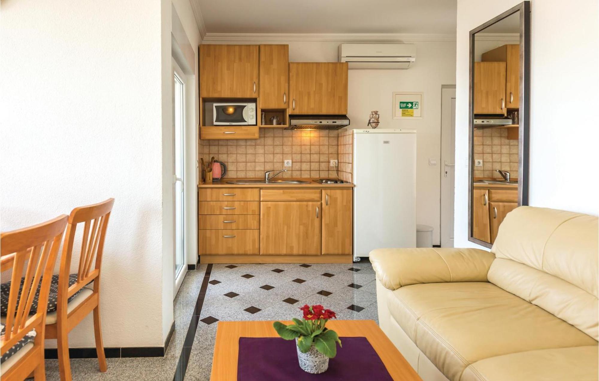 Amazing Apartment In Makarska With House Sea View Exterior photo