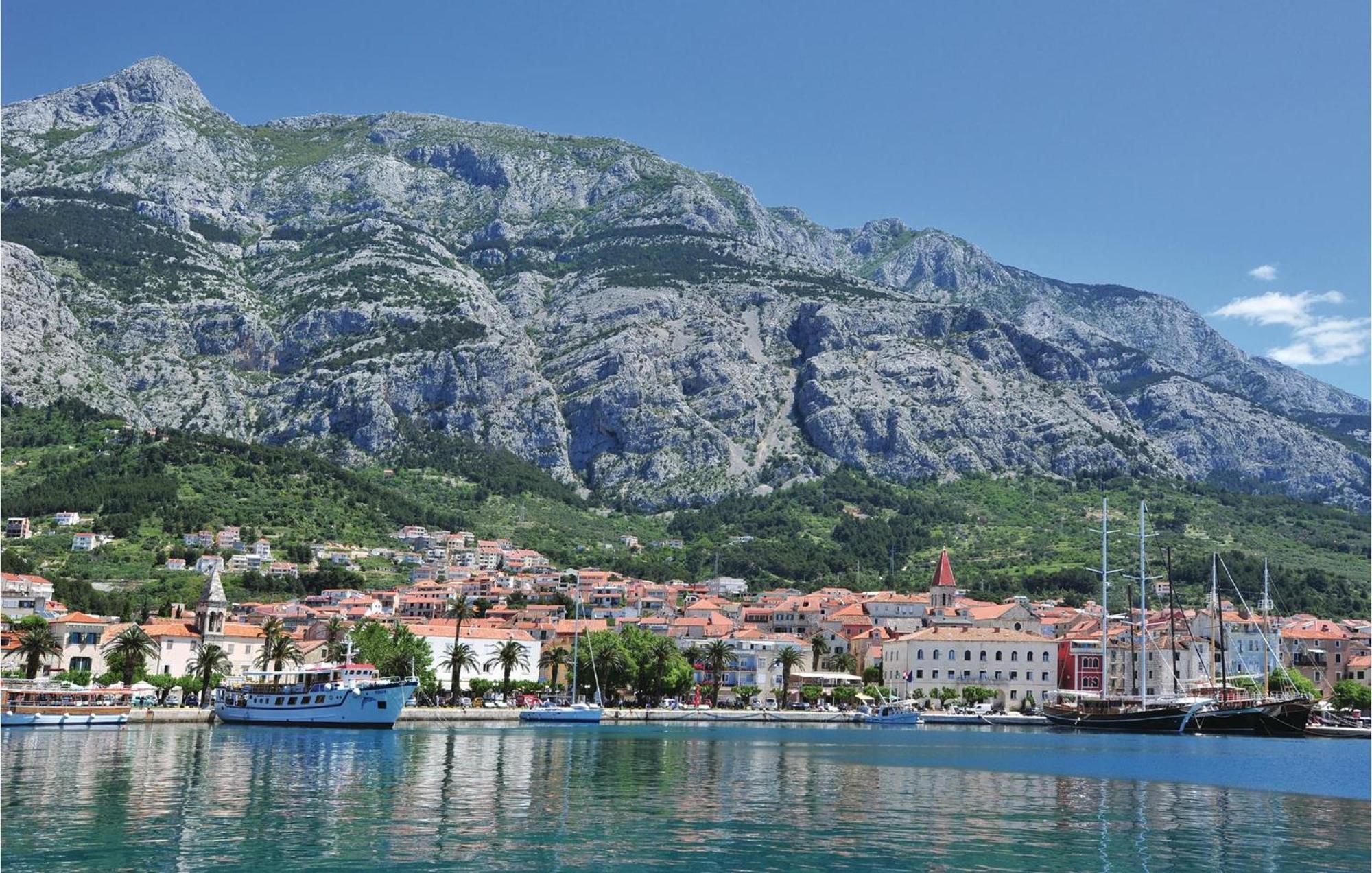 Amazing Apartment In Makarska With House Sea View Exterior photo