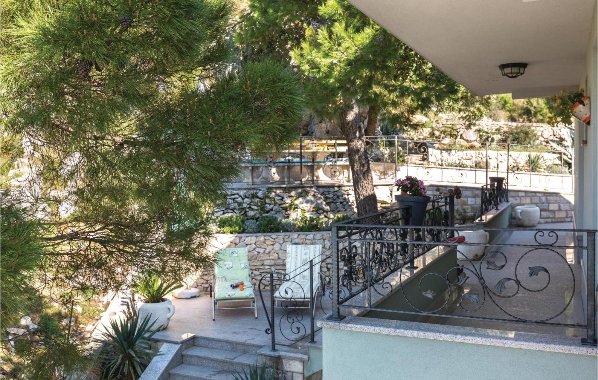 Amazing Apartment In Makarska With House Sea View Exterior photo