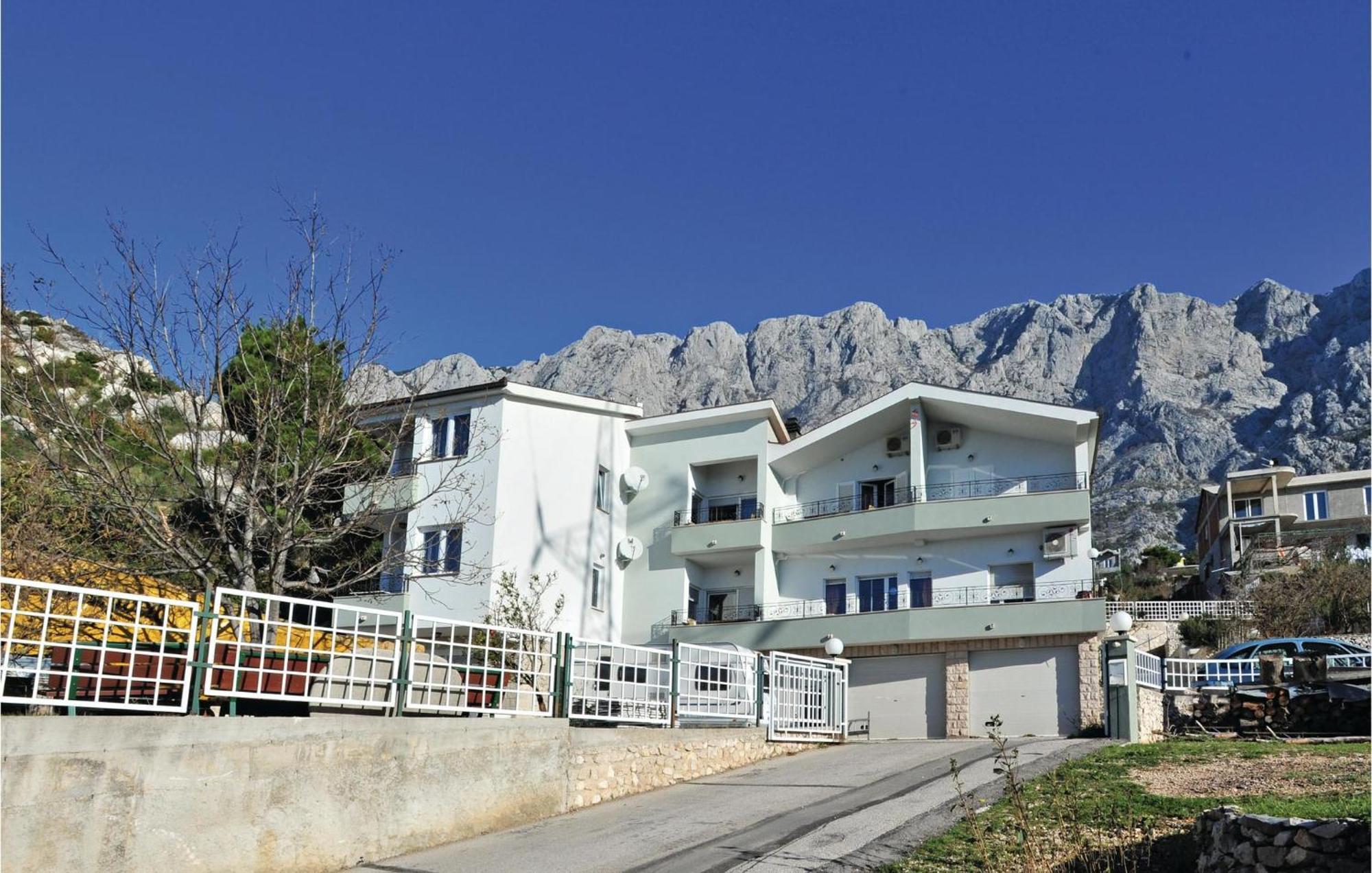 Amazing Apartment In Makarska With House Sea View Exterior photo