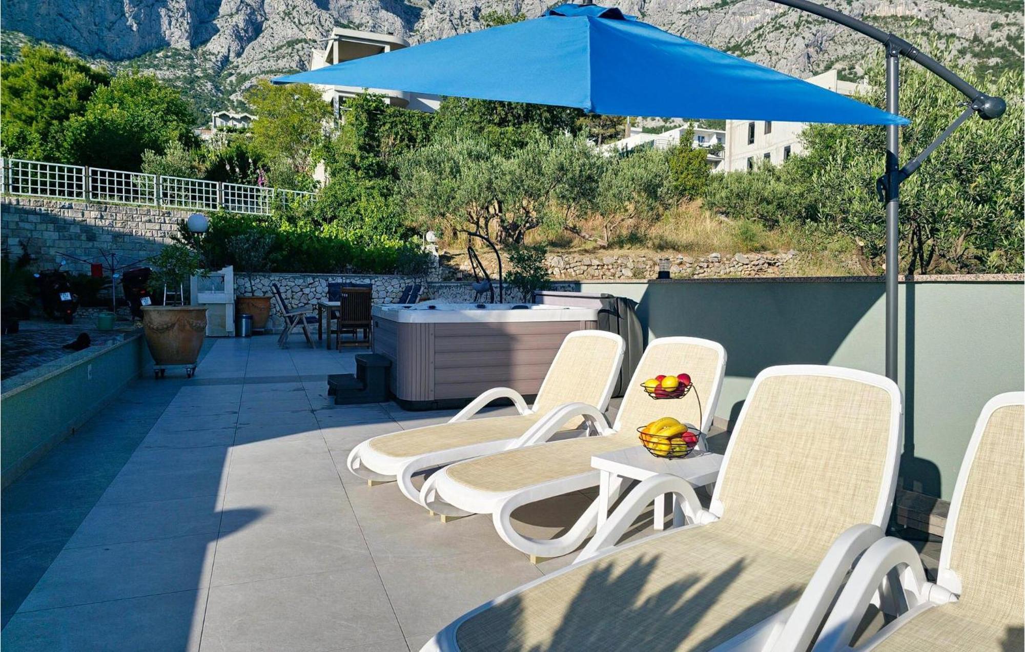 Amazing Apartment In Makarska With House Sea View Exterior photo